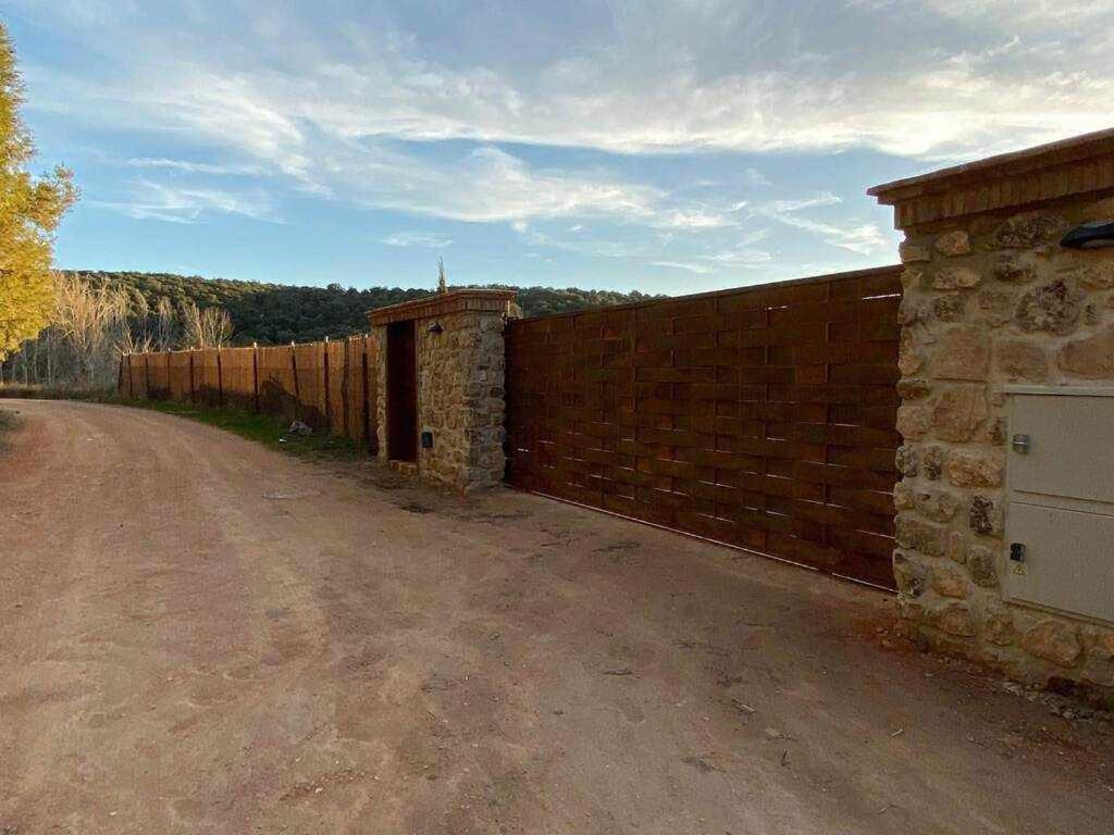Casas Rurales Laguna La Tinaja 오사 데 몬티엘 외부 사진